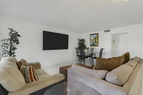 7 Greenway Village Royal Palm Beach FL 33411