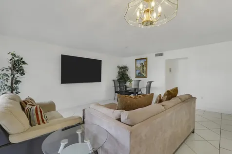 7 Greenway Village Royal Palm Beach FL 33411
