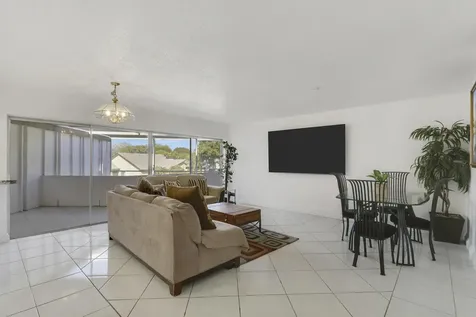 7 Greenway Village Royal Palm Beach FL 33411