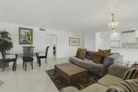 7 Greenway Village Royal Palm Beach FL 33411
