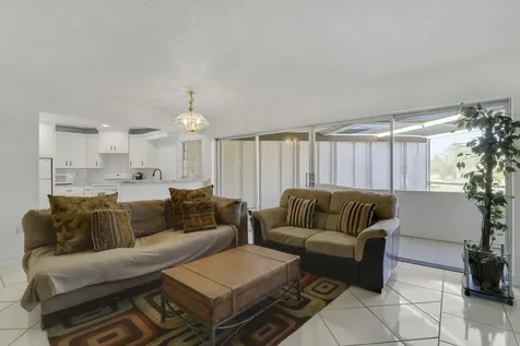 7 Greenway Village Royal Palm Beach FL 33411