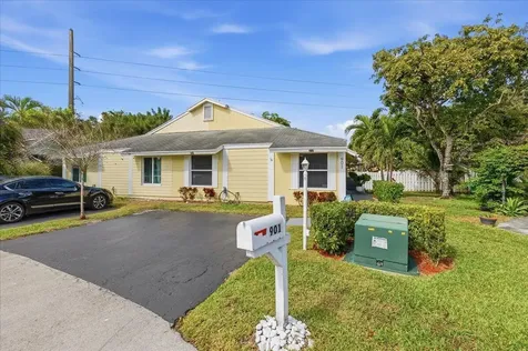 901 Sw 111th Way Davie FL 33324
