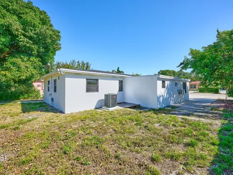 328 Sw 11th Avenue Delray Beach FL 33444