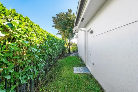 8964 Stone Pier Drive Boynton Beach FL 33472