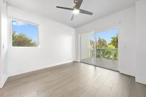 1 S Palmway Lake Worth FL 33460