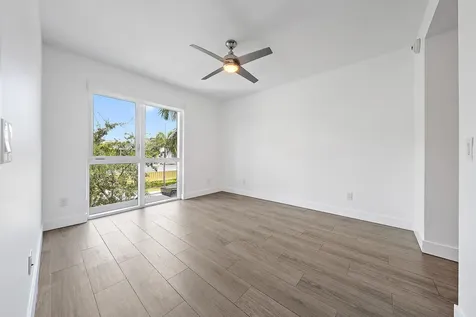1 S Palmway Lake Worth FL 33460
