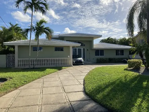 2740 Ne 10th Street Pompano Beach FL 33062