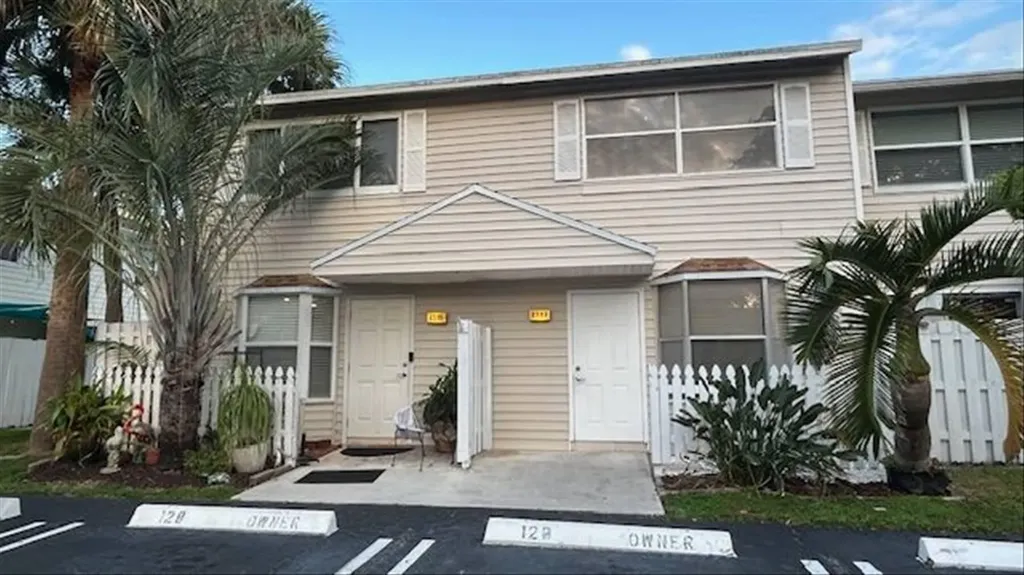 2593 Ne 15th Street Pompano Beach FL 33062