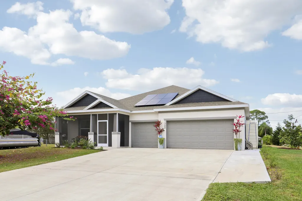 1302 Se Naples Lane Port Saint Lucie FL 34983