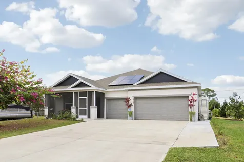 1302 Se Naples Lane Port Saint Lucie FL 34983