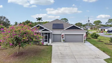 1302 Se Naples Lane Port Saint Lucie FL 34983