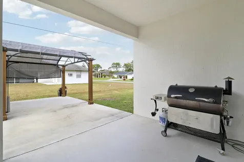 1302 Se Naples Lane Port Saint Lucie FL 34983