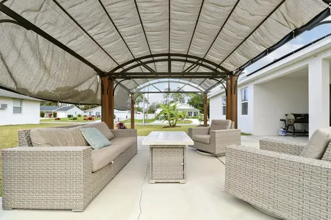 1302 Se Naples Lane Port Saint Lucie FL 34983