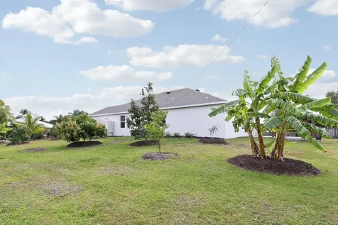 1302 Se Naples Lane Port Saint Lucie FL 34983
