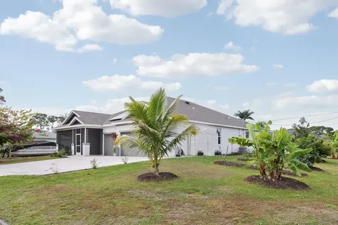 1302 Se Naples Lane Port Saint Lucie FL 34983