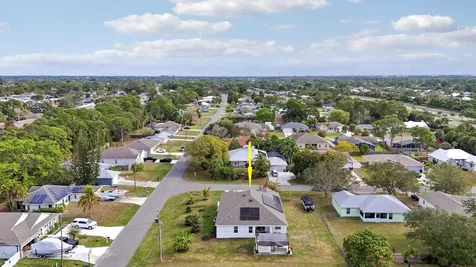 1302 Se Naples Lane Port Saint Lucie FL 34983