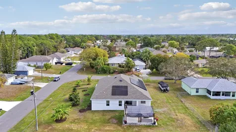 1302 Se Naples Lane Port Saint Lucie FL 34983