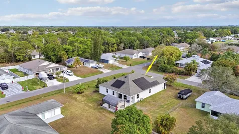 1302 Se Naples Lane Port Saint Lucie FL 34983