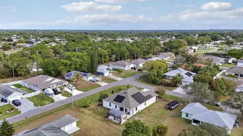 1302 Se Naples Lane Port Saint Lucie FL 34983
