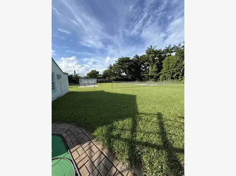 425 NE 154th Street Miami FL 33162