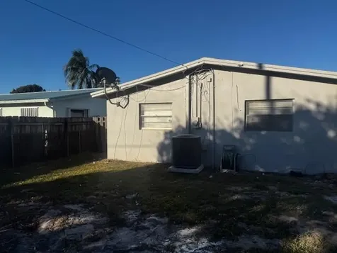 3104 Evergreen Palm Springs FL 33461