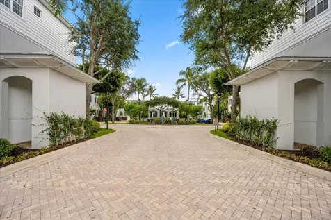 376 W Mallory Circle Delray Beach FL 33483