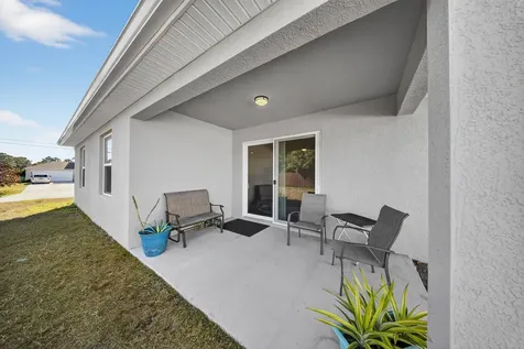 4689 Sw Babylon Street Port Saint Lucie FL 34953