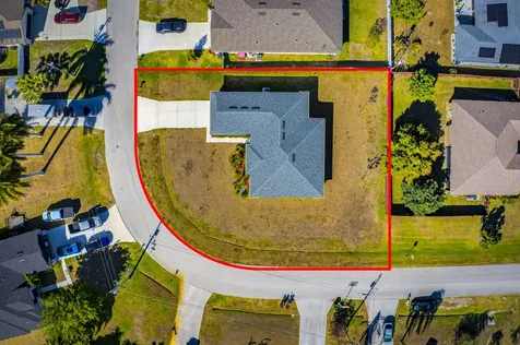 4689 Sw Babylon Street Port Saint Lucie FL 34953