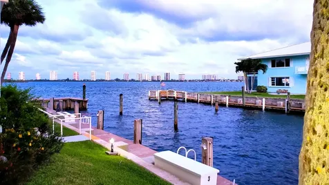 112 Doolen Court North Palm Beach FL 33408