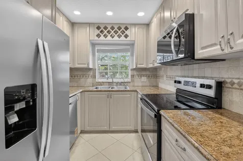 9197 Sw 3rd Street Boca Raton FL 33428