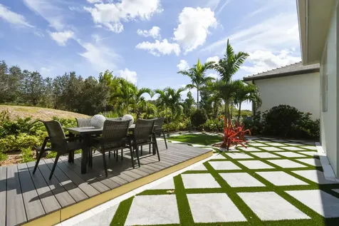 132 Se Via Tirso Port Saint Lucie FL 34952