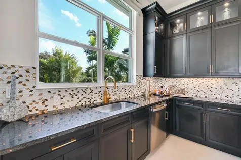 132 Se Via Tirso Port Saint Lucie FL 34952