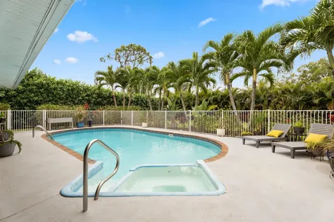 3952 Se Fairway Stuart FL 34997
