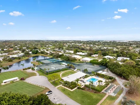 3952 Se Fairway Stuart FL 34997