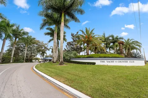 3952 Se Fairway Stuart FL 34997