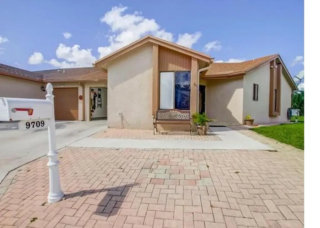9709 Sunny Isle Circle Boca Raton FL 33428