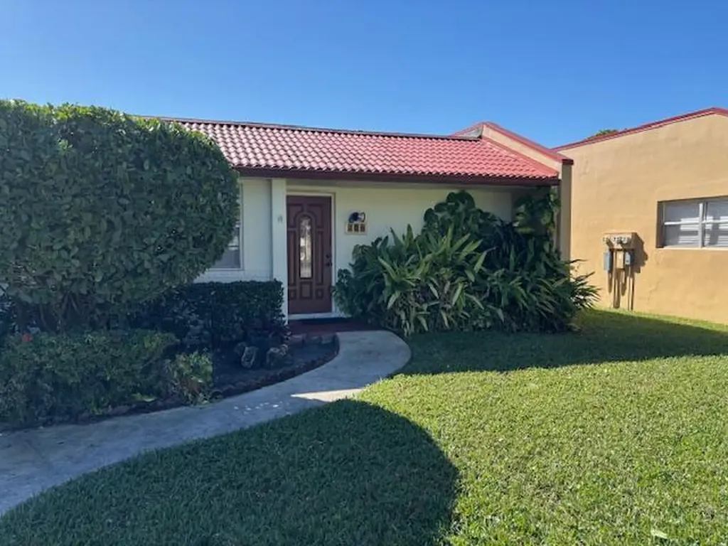 104 Lake Barbara Drive West Palm Beach FL 33411