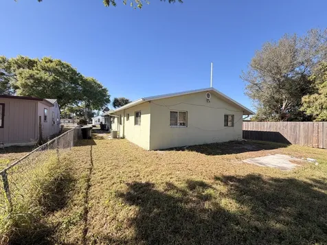 812 N 24th Street Fort Pierce FL 34950