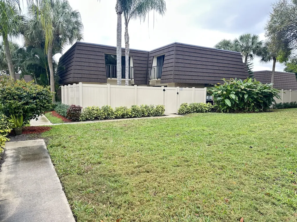 7307 73rd Way West Palm Beach FL 33407
