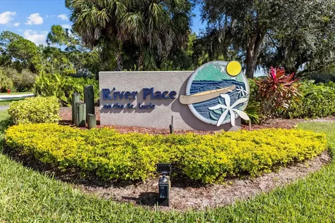 1007 Ne Trailside Run Port Saint Lucie FL 34983