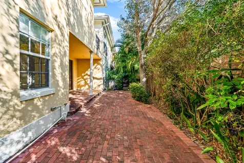 1063 E Heritage Club Circle Delray Beach FL 33483