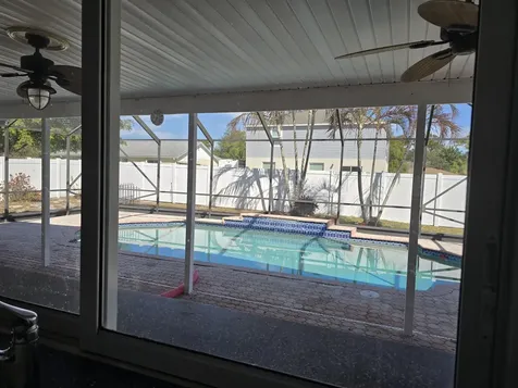 1011 Se Spinnaker Avenue Port Saint Lucie FL 34983