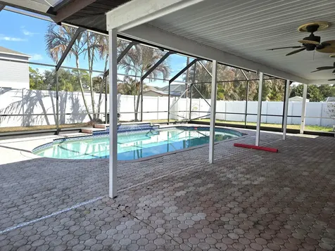 1011 Se Spinnaker Avenue Port Saint Lucie FL 34983