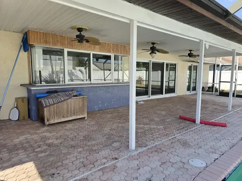 1011 Se Spinnaker Avenue Port Saint Lucie FL 34983