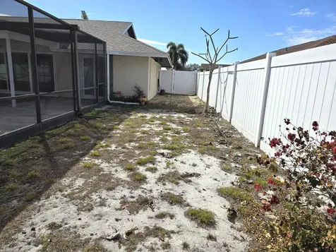 1011 Se Spinnaker Avenue Port Saint Lucie FL 34983
