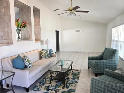 1011 Se Spinnaker Avenue Port Saint Lucie FL 34983