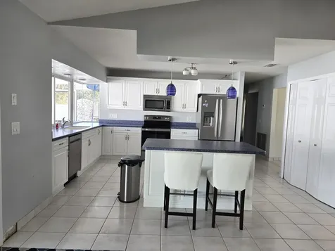 1011 Se Spinnaker Avenue Port Saint Lucie FL 34983