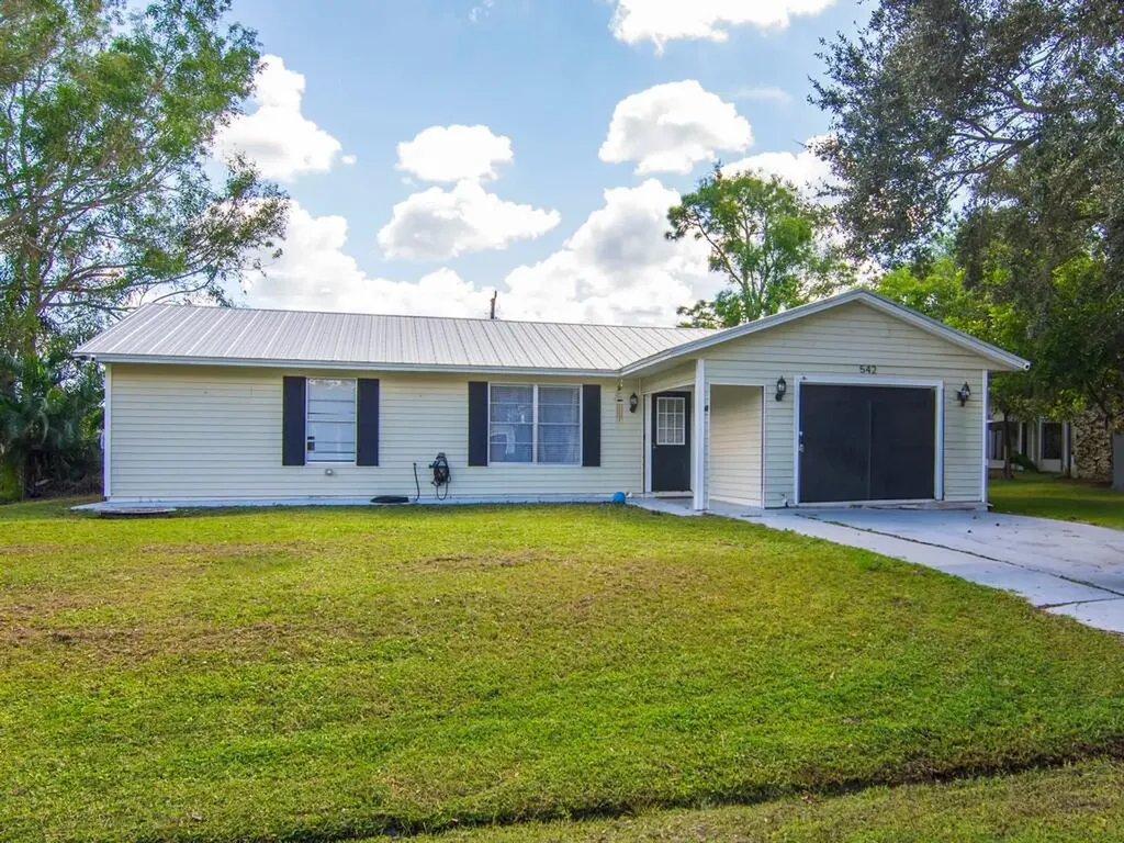 542 Se Faith Terrace Port Saint Lucie FL 34983