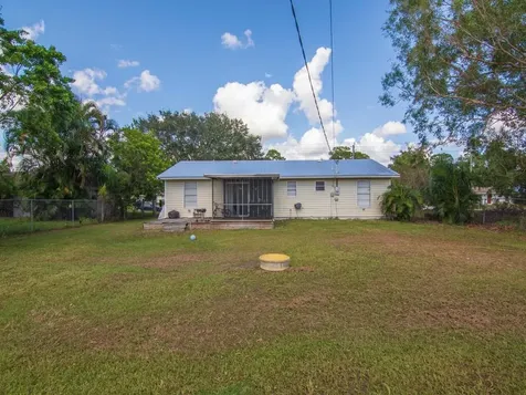 542 Se Faith Terrace Port Saint Lucie FL 34983