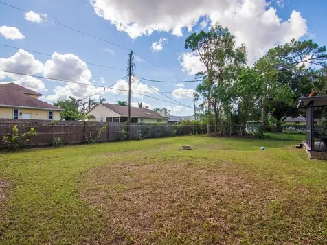 542 Se Faith Terrace Port Saint Lucie FL 34983